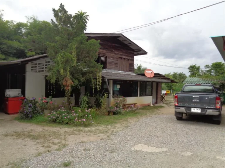 ขายที่ดินพร้อมบ้านและโรงงานแปรรูปเนื้อไก่และโรงฟักไข่ในเนื้อที่โฉนที่ดิน2แปลงมีเนื้อที่รวม4-0-93ไร่ติดทางหลวงสายเชียงใหม่-พร้าว1001หน้ากว้างประ