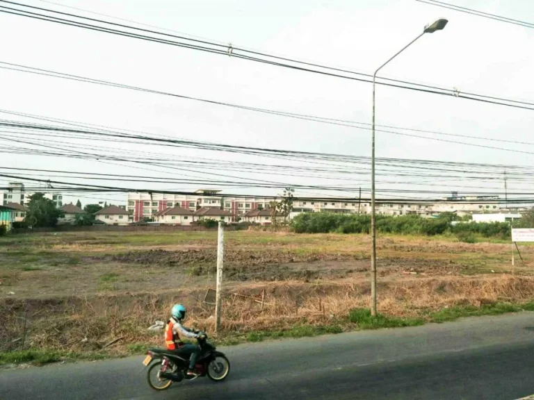 ให้เช่าที่ดินแปลงใหญ่ แยกสันติสุข ปทุมธานี 6 ไร่กว่า