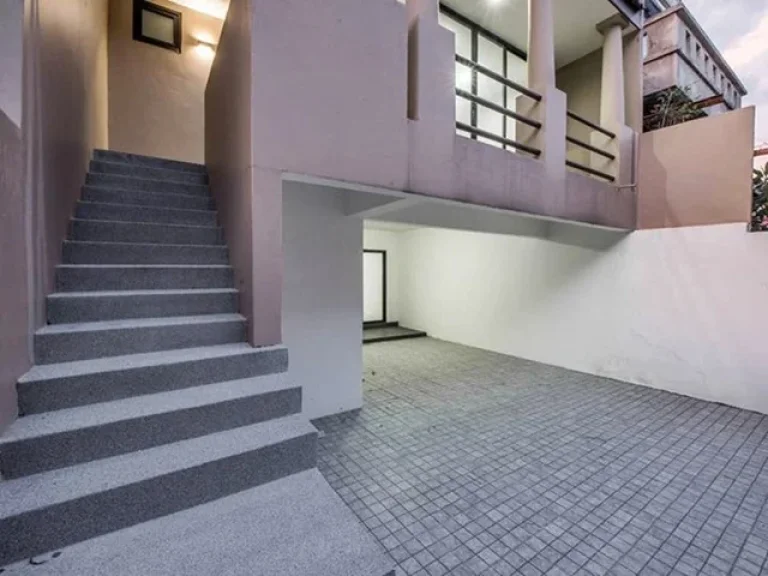 R981 ขาย 5900000 บาท ทาวน์ โฮม 3 ชั้น ใกล้รถไฟฟ้าลาดพร้าว townhome 3 storey near BTS Ladprao