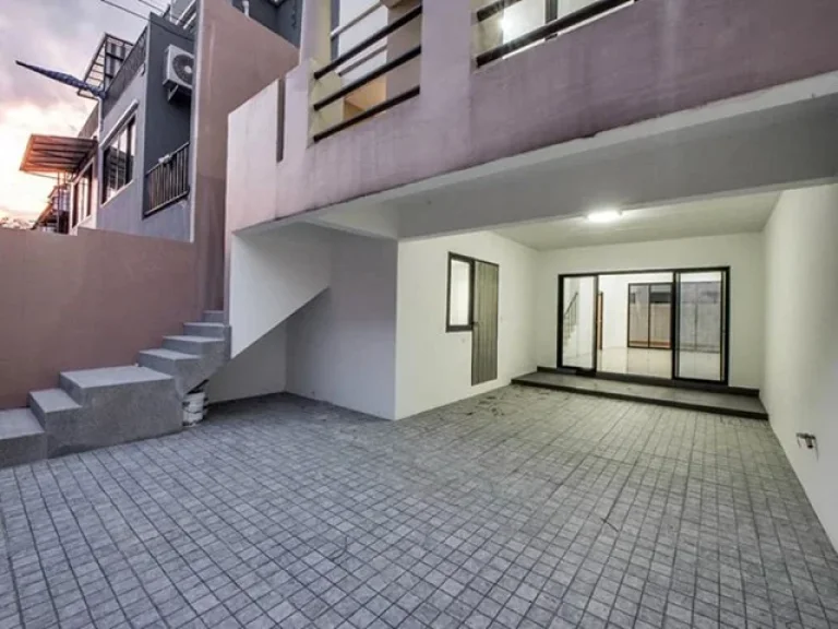 R981 ขาย 5900000 บาท ทาวน์ โฮม 3 ชั้น ใกล้รถไฟฟ้าลาดพร้าว townhome 3 storey near BTS Ladprao