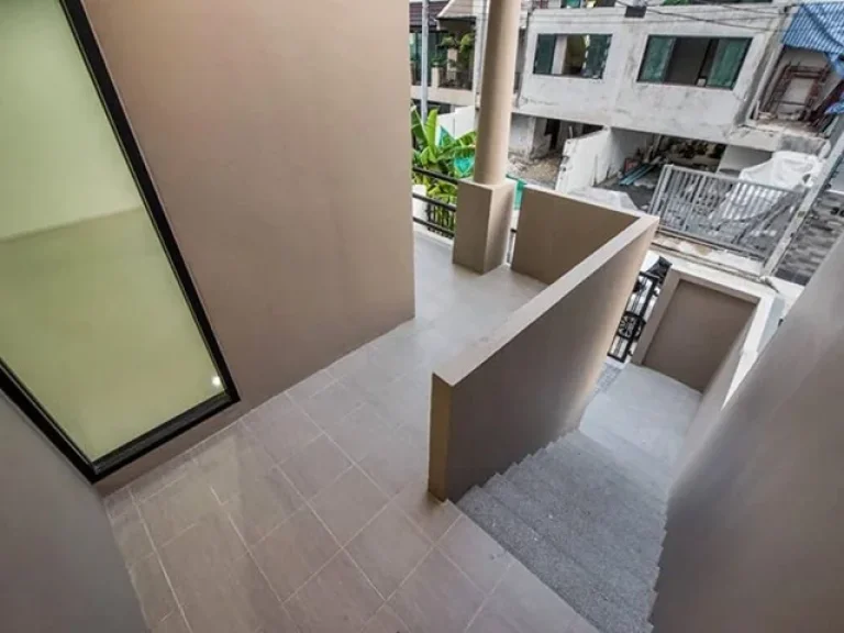 R981 ขาย 5900000 บาท ทาวน์ โฮม 3 ชั้น ใกล้รถไฟฟ้าลาดพร้าว townhome 3 storey near BTS Ladprao