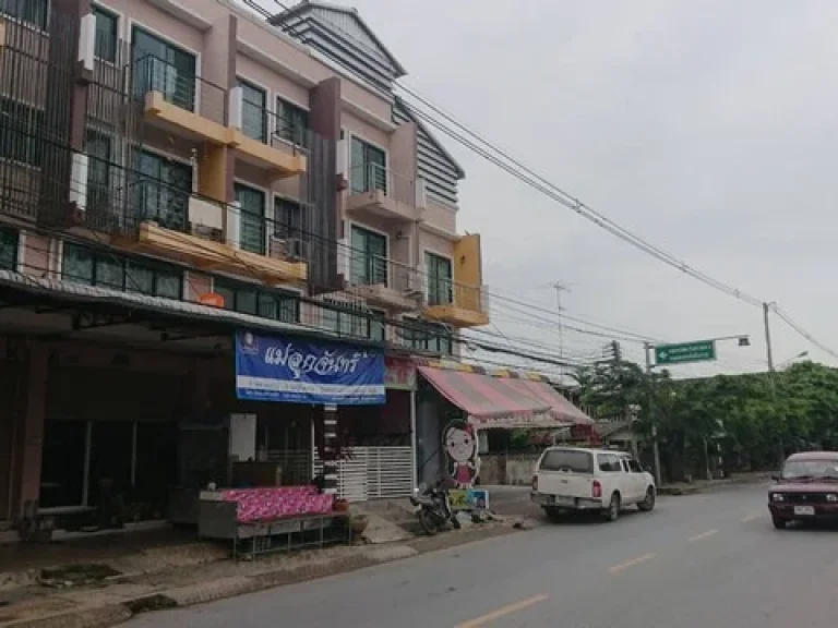 ตึกแถวทำเลค้าขายดี ติดถนนทางรถไฟตะวันตก ใกล้สถานีรถไฟนครปฐม ใกล้วัดพระงาม