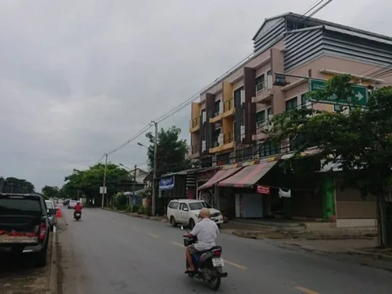 ตึกแถวทำเลค้าขายดี ติดถนนทางรถไฟตะวันตก ใกล้สถานีรถไฟนครปฐม ใกล้วัดพระงาม