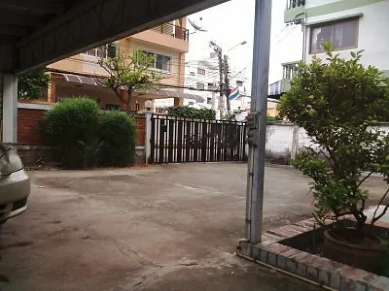 Sale Old Single House early soi for reisidence or adapt will be an Apartment Phrakhanong