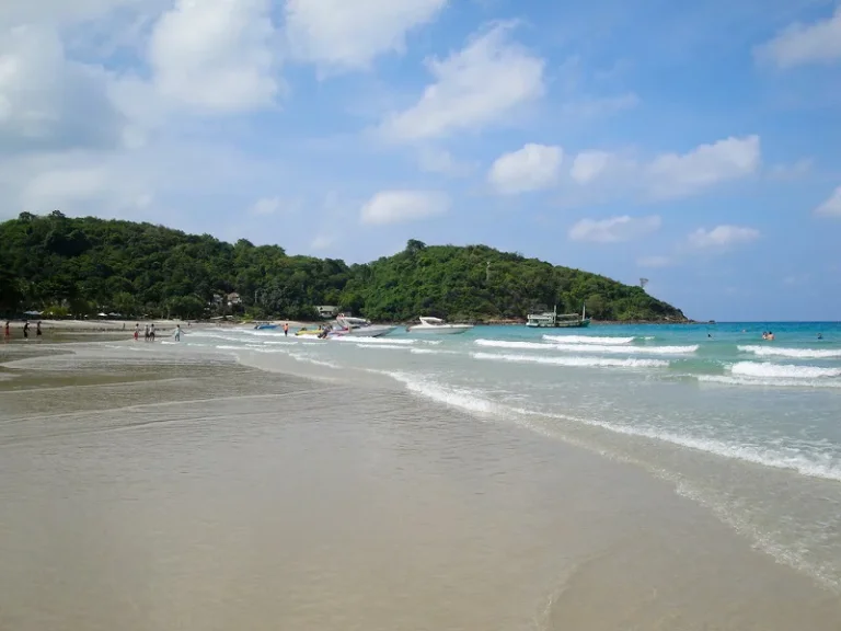 ขายบ้านหรูคู่ชายหาด หลังใหญ่ ติดทะเล สงบ เป็นหาดส่วนตัว หาดแม่พิมพ์ โฉนดพร้อมโอน