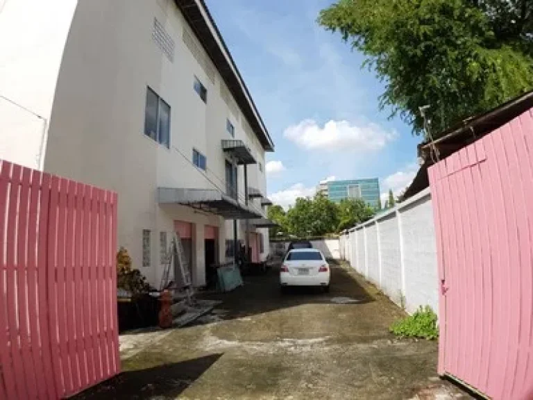 Prime Location Warehouse for rent 2 storey behind the Mall Ngamwongwan 1000 Sqm