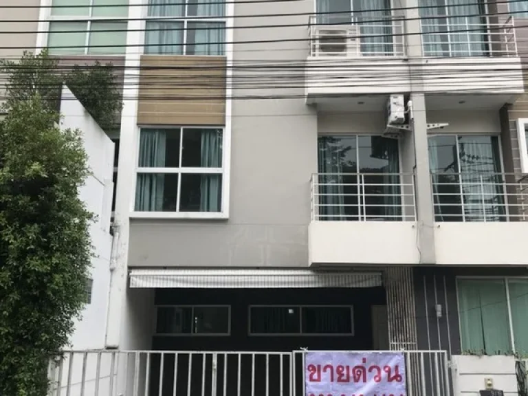 ขายทาวน์เฮ้าส์ 3 ชั้น 4 นอน 4 น้ำ 29 ตรว หลังมุม The Estate-Srinakarin อ่อนนุช 46 เข้ามาในซอยอ่อนนุช 46 เพียง 100 เมตร โครงการอยู่ซ้ายมือ