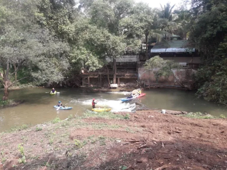 SALE BIG FARM SURROUNDED RIVER VERY GREEN AND NATURAL CHANOTE PAKCHONG