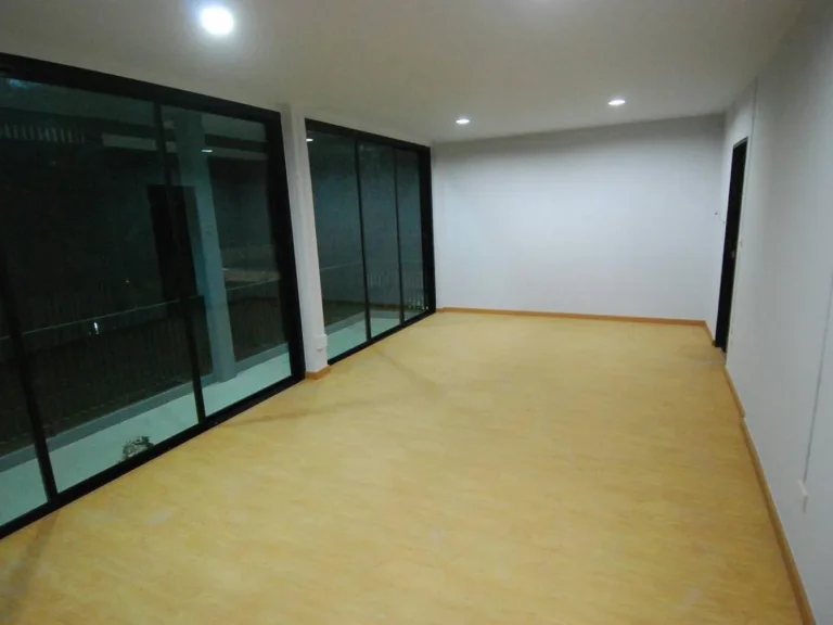 Mar113 For Rent 2-storey renovated Home office Loft style โชคชัย 4