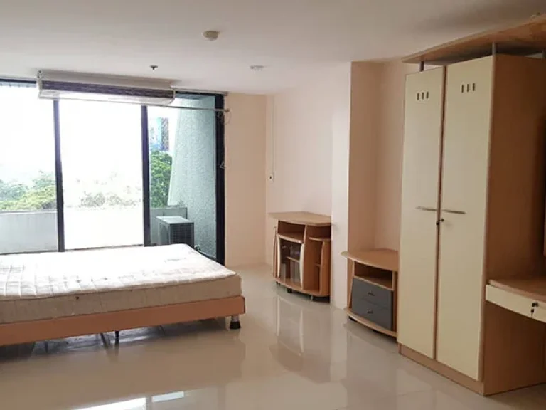 ด่วนมากกก คอนโดรอยัล นาวิน แบบ 1 ห้องนอนพื้นที่กว้างฝุดๆ Super Urgent Sale Spacious 1 Bedroom at Royal Navin