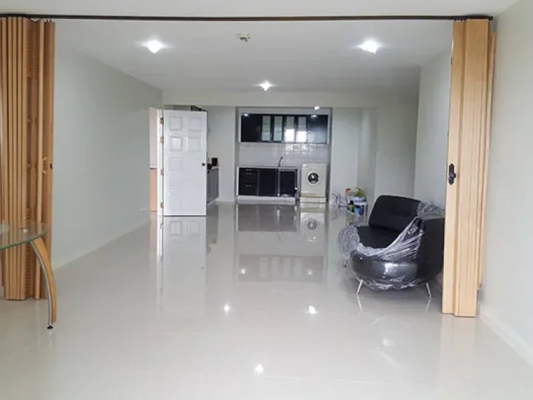 ด่วนมากกก คอนโดรอยัล นาวิน แบบ 1 ห้องนอนพื้นที่กว้างฝุดๆ Super Urgent Sale Spacious 1 Bedroom at Royal Navin