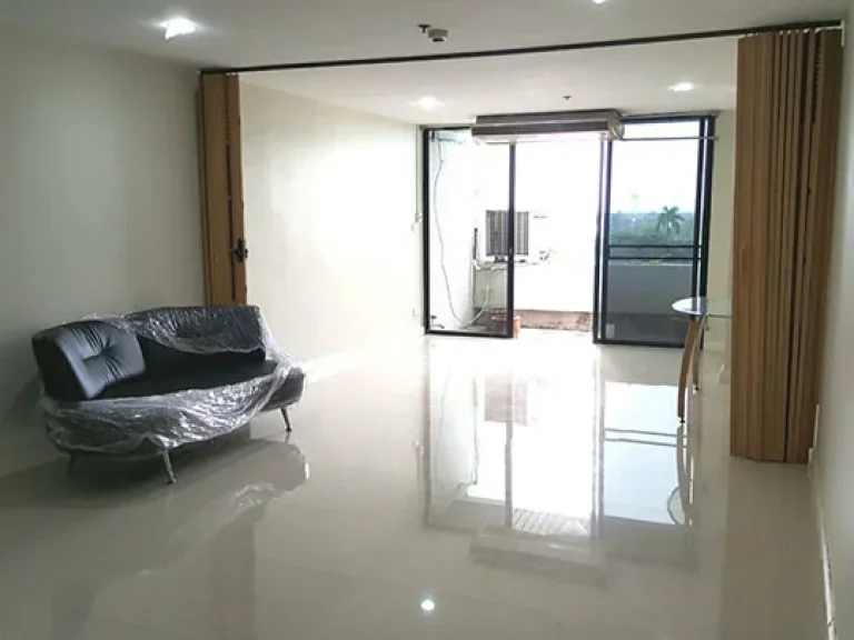 ด่วนมากกก คอนโดรอยัล นาวิน แบบ 1 ห้องนอนพื้นที่กว้างฝุดๆ Super Urgent Sale Spacious 1 Bedroom at Royal Navin