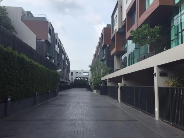 ให้เช่า Townhome เดอะ พาร์คเลน 22 ใจกลางเมือง ถนนเอกมัย เข้าทะลุซอย ปรีดีพนมยงค์ 45