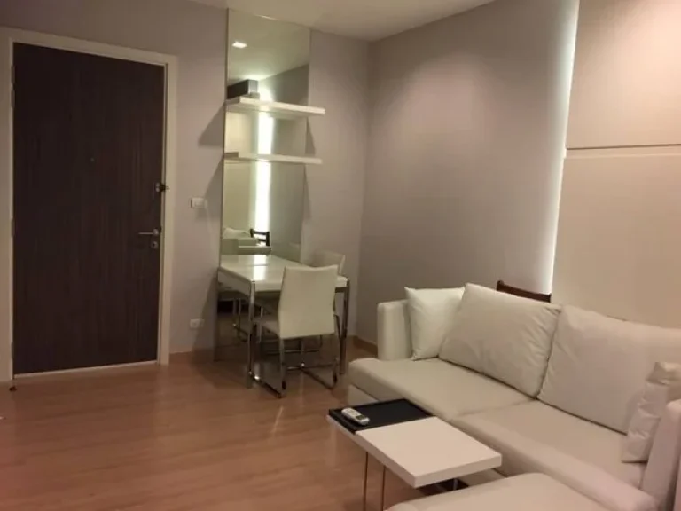 T234 ให้เช่า URBANO ABSOLUTE SATHORN  TAKSIN ใกล้ BTS กรุงธนบุรี ชั้น 3  30 ตรม เฟอร์ครบ 18000 บาท