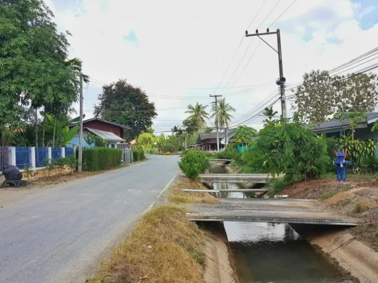 ขายบ้านพร้อมที่ดิน อยู่ในแหล่งชุมชน ไฟน้ำพร้อม ถนนลาดยาง ห่างทางหลวง 1001 เชียงใหม่-พร้อม 300 เมตร ที่ตั้ง ตแม่แฝก อสันทราย จเชียงใหม่ เนื้อที่ 1 ง