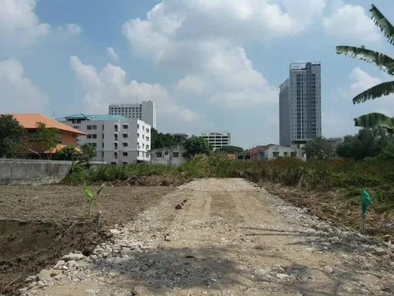 ขายที่ดินซอยแผ่นดินทอง ติดถนนรัตนาธิเบตร