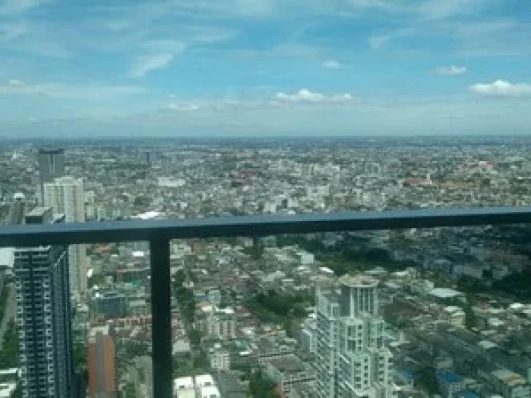 High floor 110 square meters for rent with excellent views at The River Charoenakorn 13