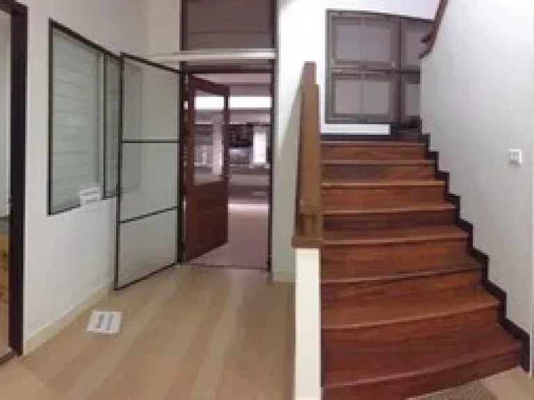 ให้เช่าทาวน์เฮาส์หรู 4ชั้น พร้อมสวนสวย For Rent Townhouse at Ekkamai