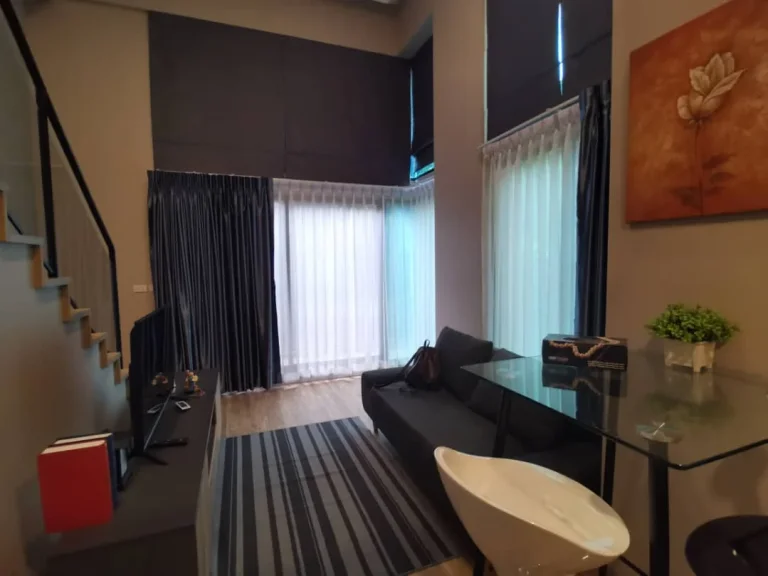 ให้เช่าCondo Blossom Sathron 1bed ชั้น2 55sqm ราคา 16500 bath 0972989594