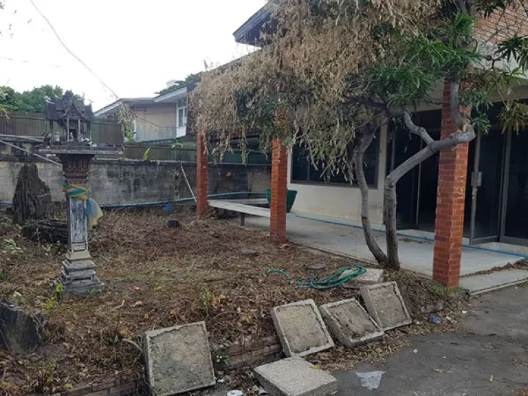 ขายด่วน บ้านเดี่ยวปรีดี 42 และ 1 ที่ดินเปล่า เหมาะสำหรับสร้างบ้าน For Sale Single House Pridi 42 amp 1 Land Plot Same Compound Good for renovation