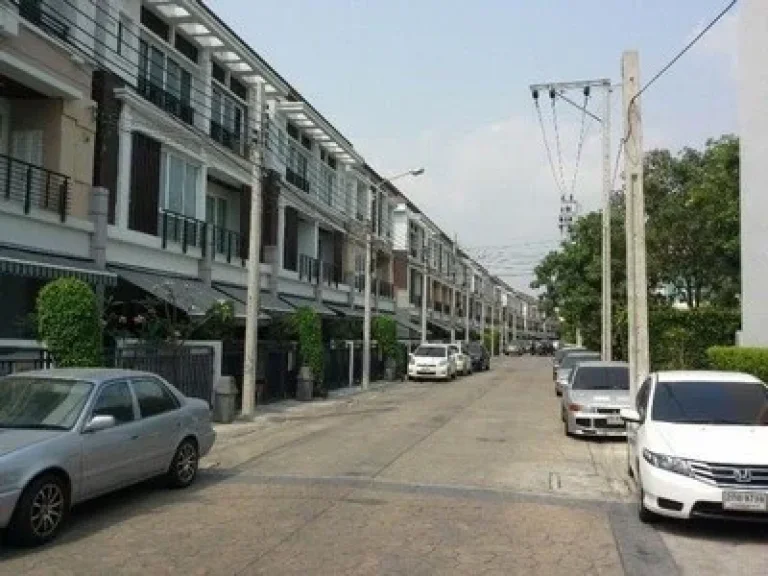 ให้เช่า บ้านทาวโฮม 3 ชั้น บ้านกลางเมือง Urbanion ลาดพร้าว เสนา1