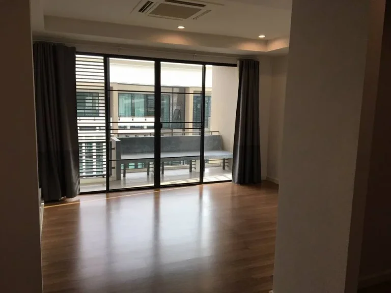 ขาย Luxury Townhome 3 ชั้นครึ่ง หลังมุม 33 ตรว สไตล์ Modern Loft หมู่บ้าน Bless Town สุขุมวิท 50