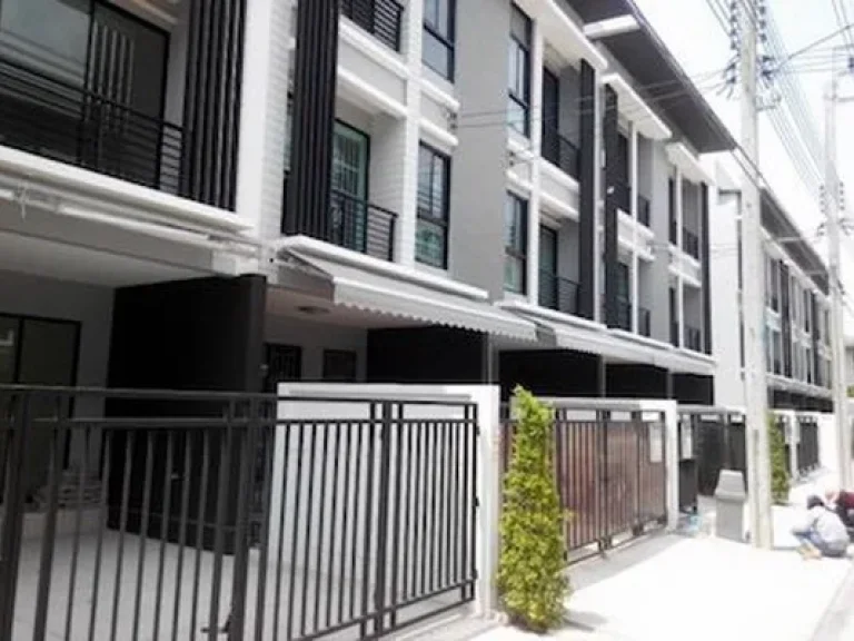 FOR RENT สำหรับเช่า TOWNHOUSE IN RAMKHAMHAENG 3 STOREY 3 beds 3 baths 20 Sqw35000 Fully Furnished Amazing Decorated HOT DEAL