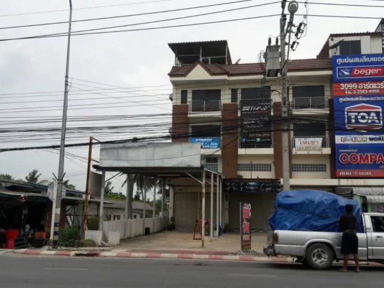 ขายตึกแถวห้องมุม 37 ตรวติดถนนวัดลาดปลาดุก ราคา5900000 บาท โฉนดพร้อมโอน