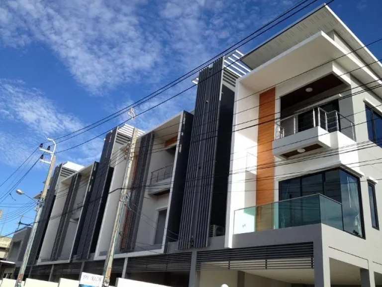 ขาย Town Home กึ่ง Home Office โครงการ De Rich 3 ชั้น หลังมุม 468 ตรว 295 ตรม รามอินทรา-วัชรพล