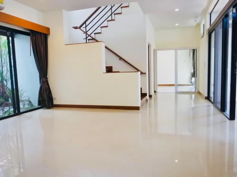 ให้เช่า บ้านเดี่ยว พร้อมสระว่ายน้ำ และสวน ย่านทองหล่อ For Rent Single House with pool amp garden in Thonglor