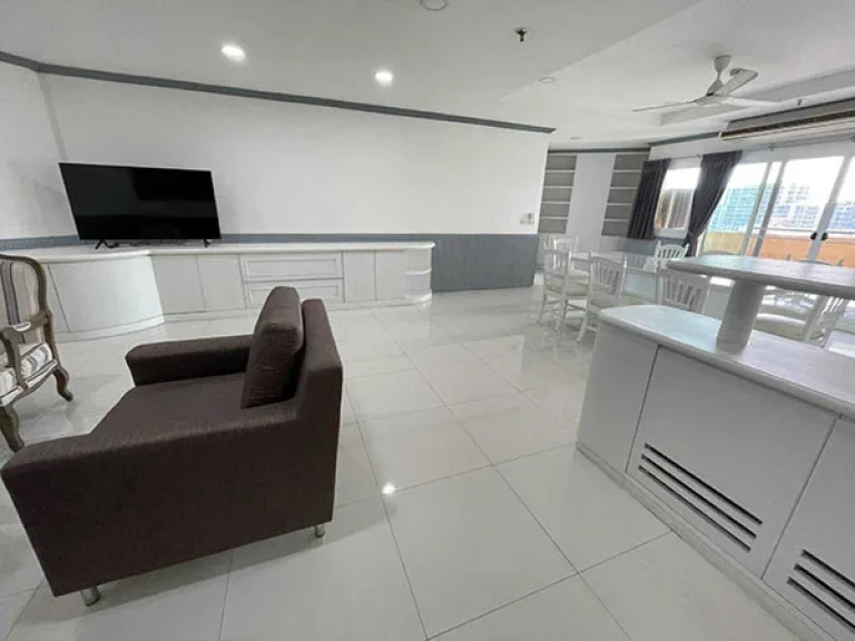 เช่าด่วน คอนโดห้องใหญ่ แบบ 3 ห้องนอนใน ซอยทองหล่อ For Rent A Large 3 Bed Unit at a Project in Thonglor