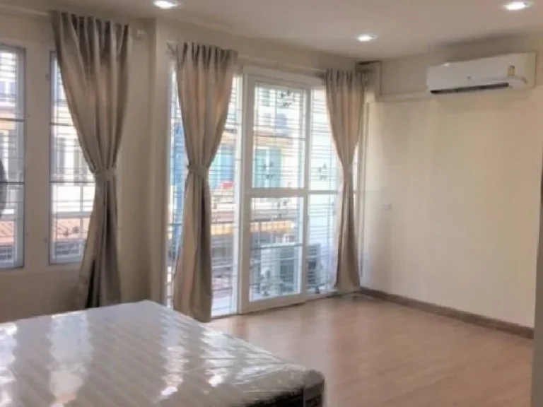 For Rent ให้เช่าทาวน์โฮม 3 ชั้น หมู่บ้าน โกลเด้นซิตี้ ปิ่นเกล้า-จรัญ ถนนบางกรวย ไทรน้อย