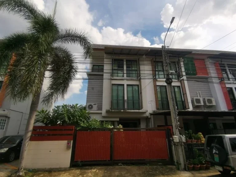 For Rent ให้เช่าทาวน์โฮม 3 ชั้น หลังมุม หมู่บ้าน อารียา โมวา เกษตร-นวมินทร์ ซอยลาดปลาเค้า