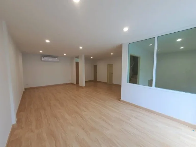 For Rent ให้เช่าทาวน์โฮม 3 ชั้น Renovate ใหม่ ซอยพหลโยธิน 2 ใกล้ BTS อารีย์