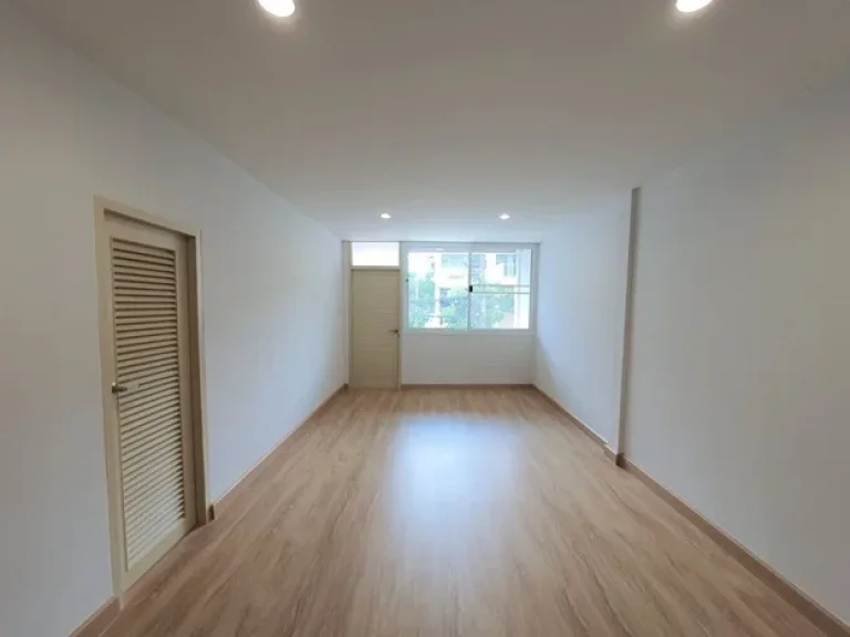 For Rent ให้เช่าทาวน์โฮม 3 ชั้น Renovate ใหม่ ซอยพหลโยธิน 2 ใกล้ BTS อารีย์