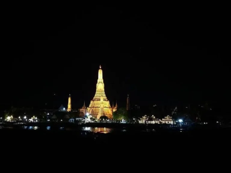 อาคารพาณิชย์ตึกแถวคอนกรีตริมแม่น้ำเจ้าพระยาพระนครท่าเตียน