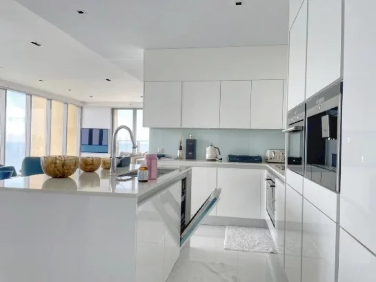 เพ้นเฮ้าส์สุดหรู วิวสวย ที่ดีที่สุด ย่าน พัทยา Best property ever Modern Duplex Penthouse on Pattaya