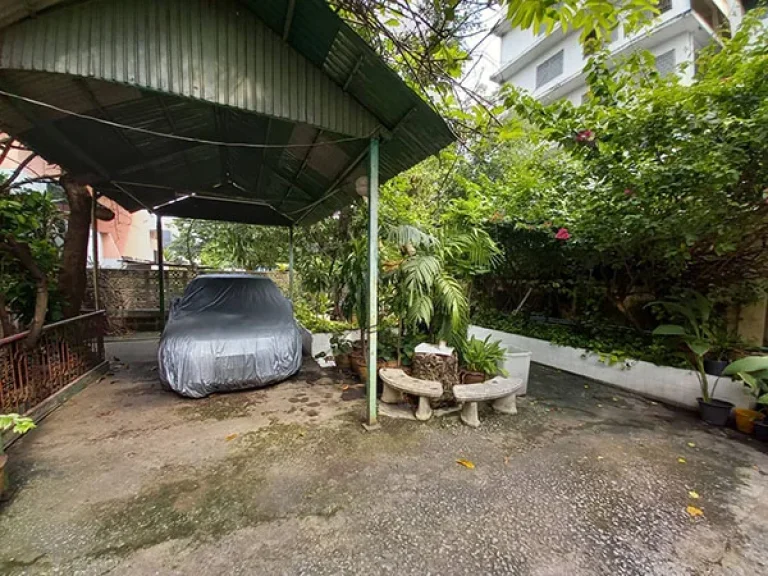 ขายที่ดิน พร้อมบ้านเดี่ยว 9 ห้องนอน เหมาะทำรีโนเวท สุขุมวิท 71 Land for sale with a detached house 9 bedrooms