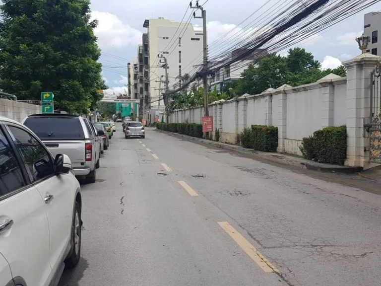 ขายที่ดินมีสิ่งปลูกสร้าง 1-3-0 ไร่ ถนนซอยรัชดา18 ห่างสถานีรถไฟฟ้า MRT สุทธิสาร 460ม แขวงห้วยขวาง เขตห้วยขวาง กรุงเทพๆ