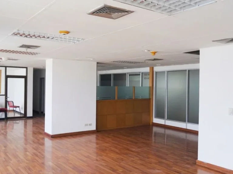 ออฟฟิศ สำนักงานให้เช่า Forum tower ใกล้ MRT ห้วยขวาง Office Forum tower For Rent