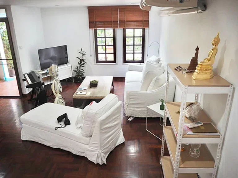 ทาวน์เฮ้าส์ ในหมู่บ้านย่านทองหล่อ เพื่อพักอาศัยเท่านั้น For Rent A Town House in compound in Thonglor For Residence