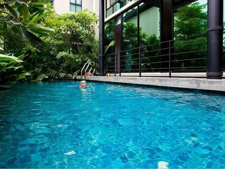 บ้านเดี่ยว สวยทันสมัยมาก พร้อมสระส่วนตัว ในหมู่บ้าน ย่านเอกมัย For Rent A Modern Single House with private pool in compound