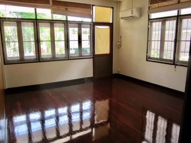 ให้เช่า บ้านเดี่ยว สวย กลางใจเมือง ย่านพร้อมพงษ์ A Nice Single House with garden in Sukhumvit For Office