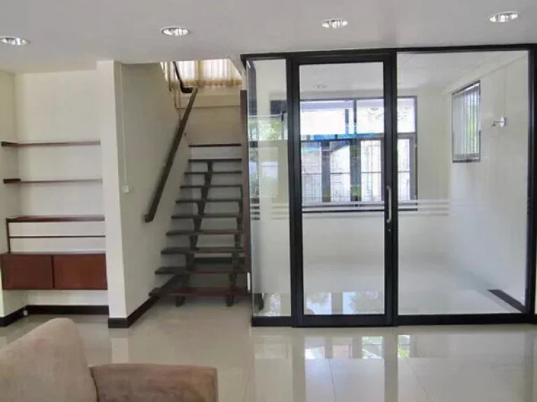 ให้เช่า บ้านเดี่ยว สวย กลางใจเมือง ย่านพร้อมพงษ์ A Nice Single House with garden in Sukhumvit For Office