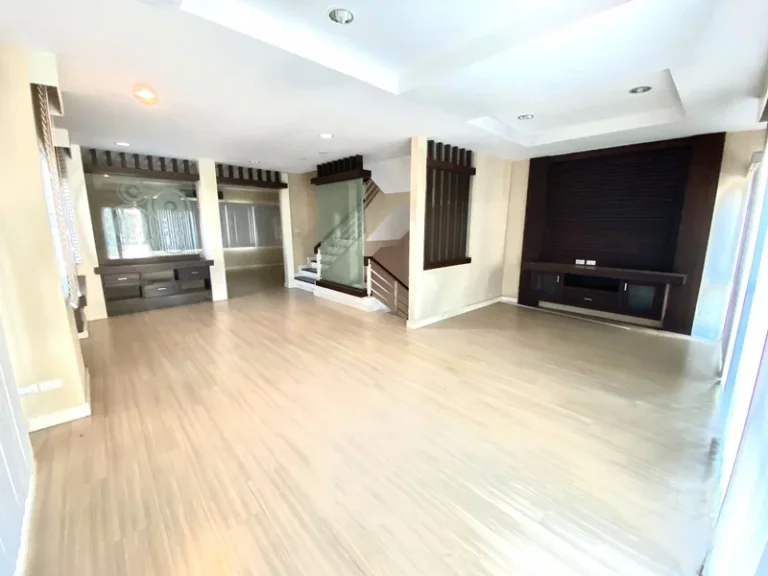 ขายด่วน Townhome ทำเลทอง ศรีนคริทร์ โครงการ Grand De Ville