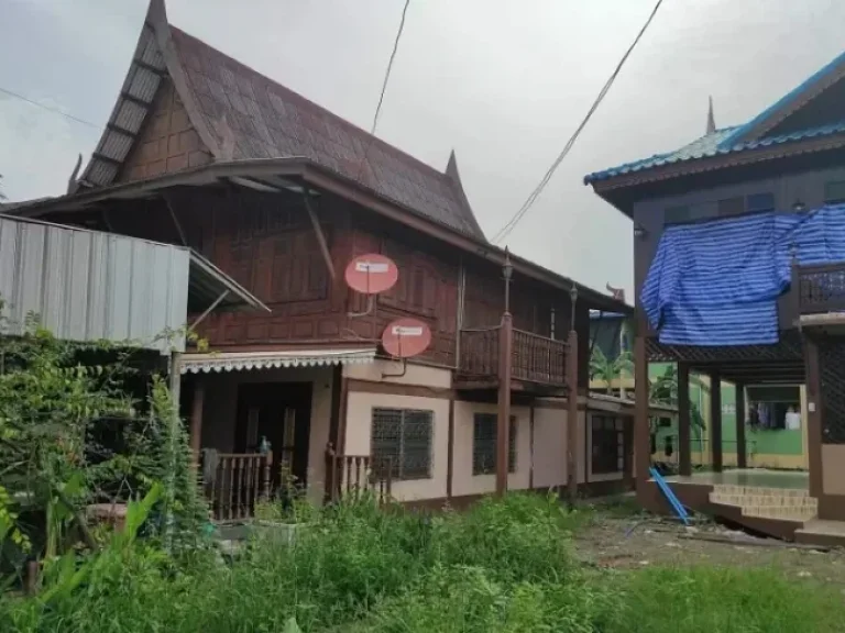 ขายด่วนที่ดินพร้อมบ้านทรงไทยสวยและร้านตัดผม ในซอยมิสทีน