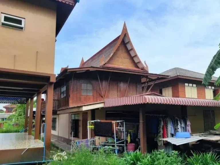 ขายด่วนที่ดินพร้อมบ้านทรงไทยสวยและร้านตัดผม ในซอยมิสทีน