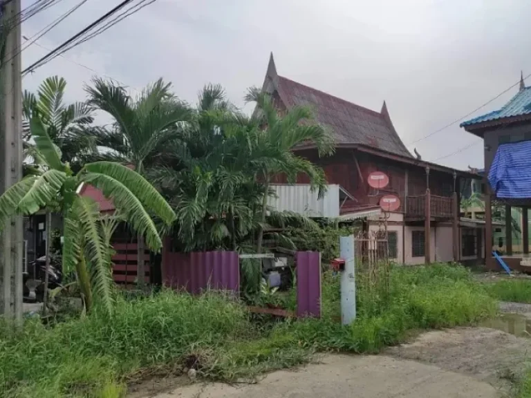 ขายด่วนที่ดินพร้อมบ้านทรงไทยสวยและร้านตัดผม ในซอยมิสทีน