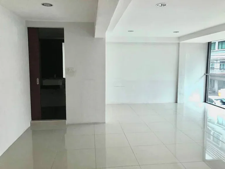 ทาวน์โฮม 3ชั้น ทันสมัย ย่านสุขุมวิท For Rent Town Home 3 storey