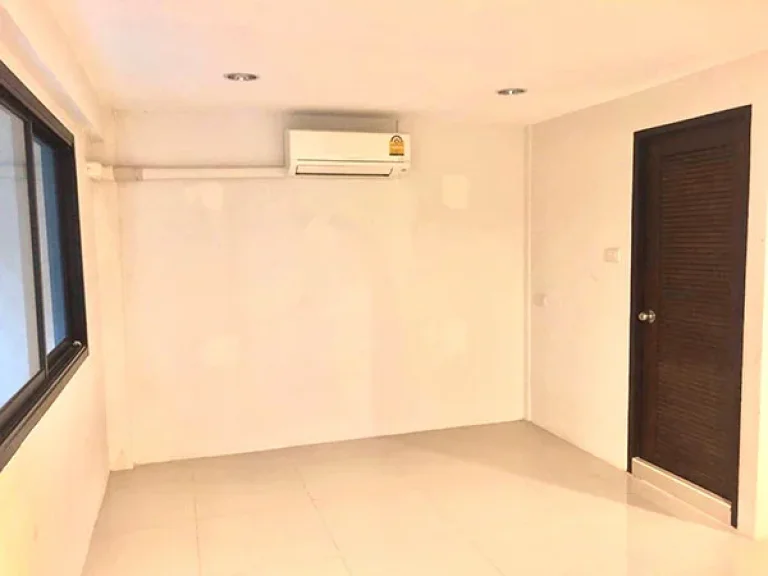 ทาวน์โฮม 3ชั้น ทันสมัย ย่านสุขุมวิท For Rent Town Home 3 storey